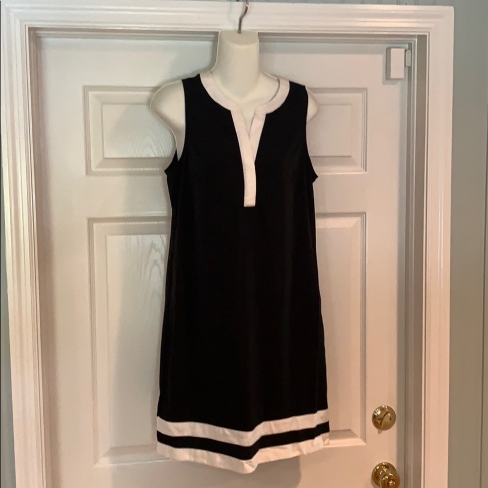 NWT Ann Taylor black & Cream shift dress
